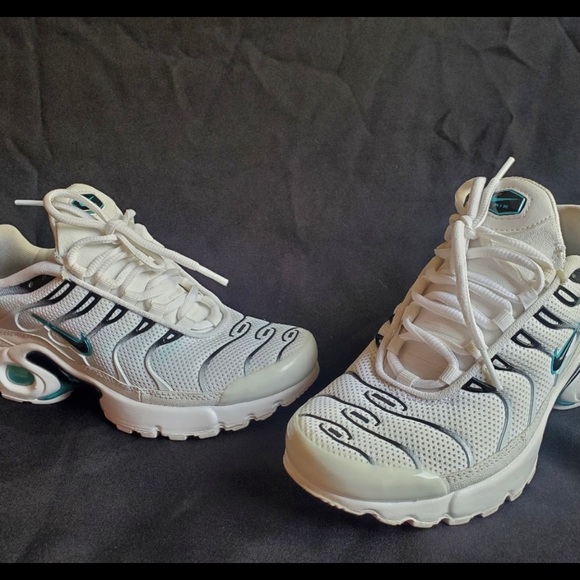 Nike Air Max Plus - Picture 2 of 6